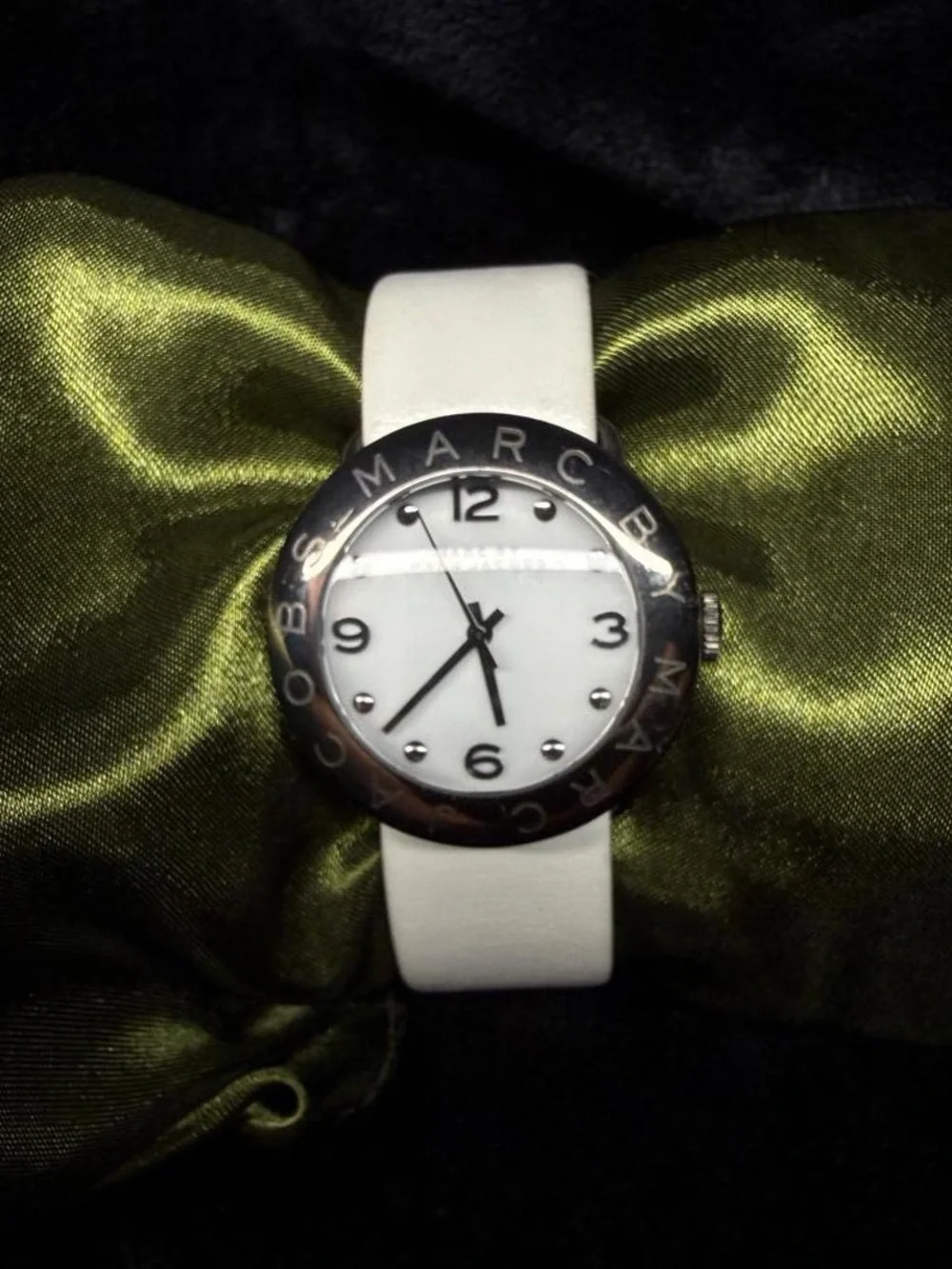 Marc by Marc Jacobs White Leather Strap Silver-Tone Bezel Watch